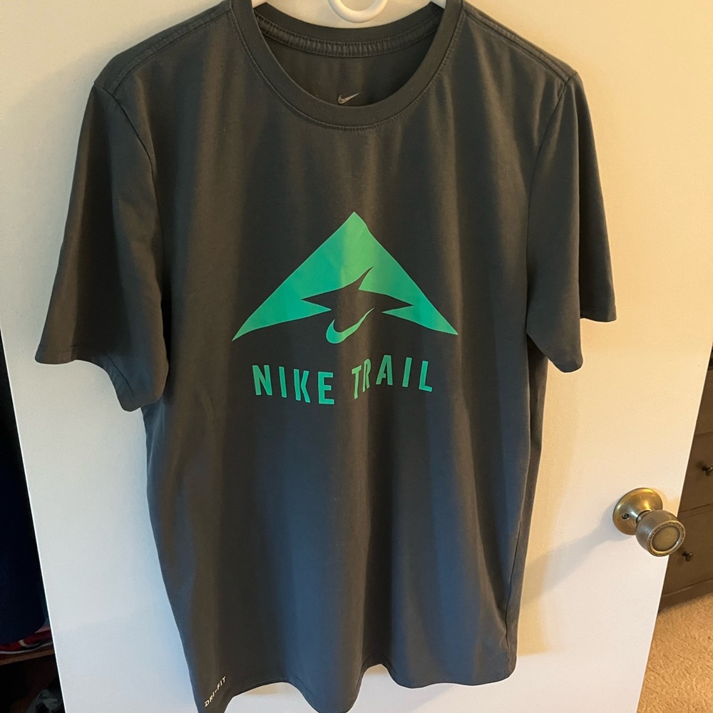 Nike Trail T-shirt men’s large slim